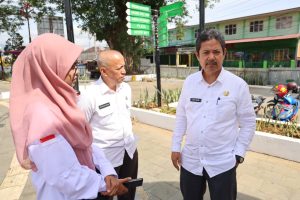 Read more about the article Dinas Perkim LH Tanah Datar Kerahkan 100 Personil Bersihkan Lapangan Cindua Mato