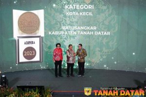 Read more about the article Membanggakan, Pemda Tanah Datar Raih Piala Adipura 2 Tahun Berturut-turut